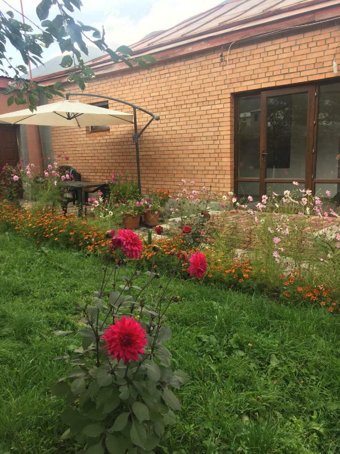 Story Guesthouse Kazbegi Exterior foto